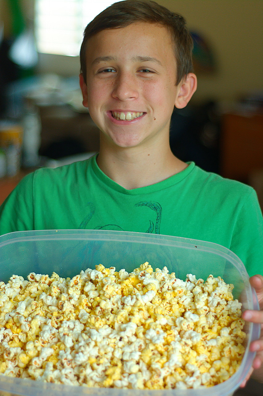 Jaimito has become my popcorn surrogate. Today's batch was the best I ever had. The student has exceeded the master.